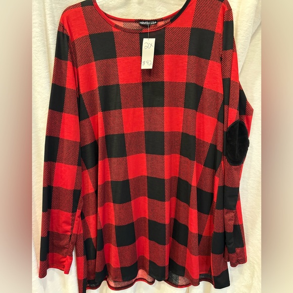 NWT 2XL Red/black plaid tunic with button down back - Picture 2 of 3